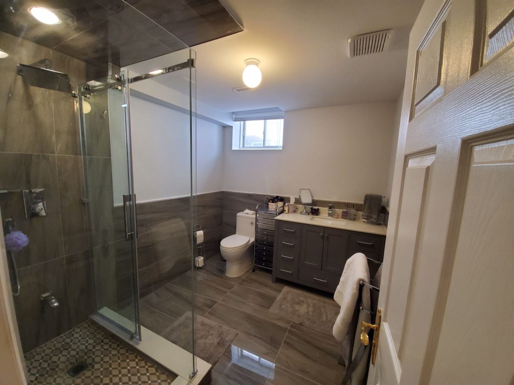 floors-corners-height-length-layout-bathroom